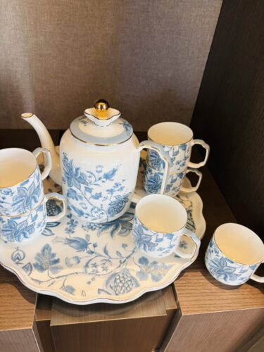 Garnet-Flower Tea Set with Porcelain Teapot and Tray photo review