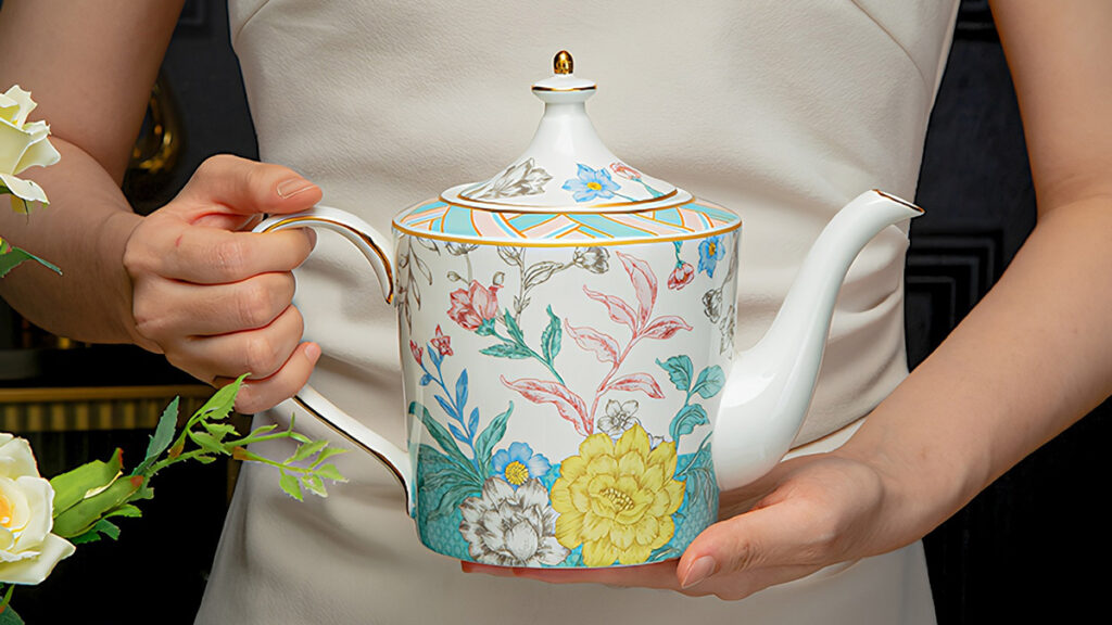 Selecting Your First Tea Set